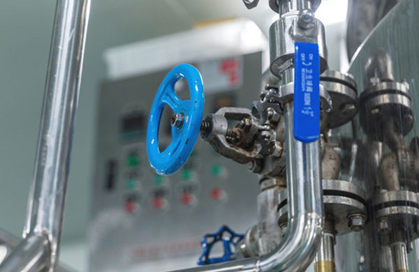 不锈钢法兰闸阀在水处理与蒸汽系统中的调节功能